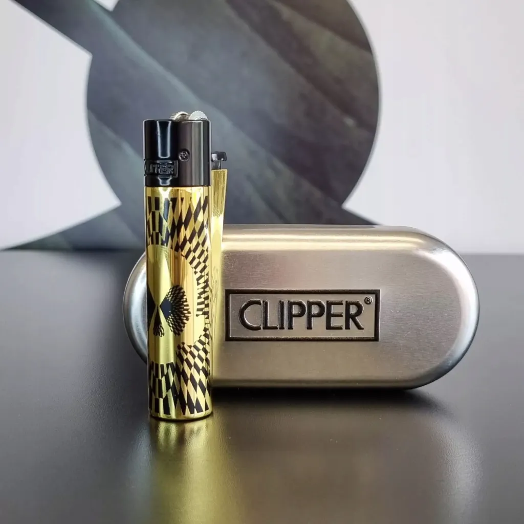 Zapalniczka-Clipper-Metal-Amazing-Skulls-Gold-Rodzaj-gazowa.webp